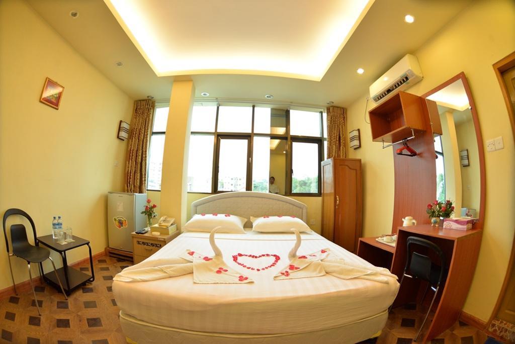 New Golden Forward Hotel Yangon Exterior foto