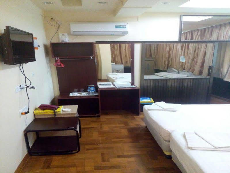 New Golden Forward Hotel Yangon Exterior foto