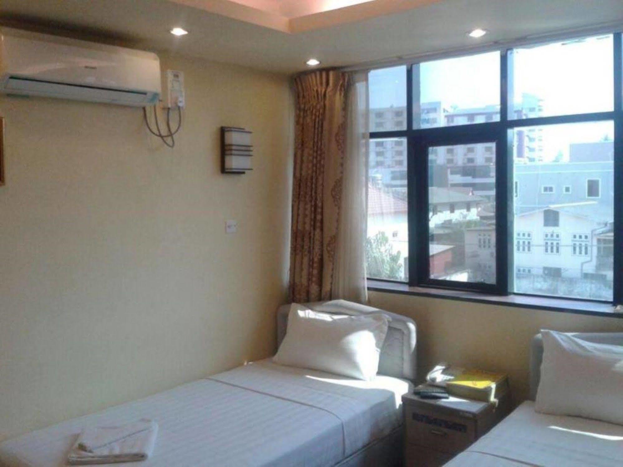 New Golden Forward Hotel Yangon Exterior foto