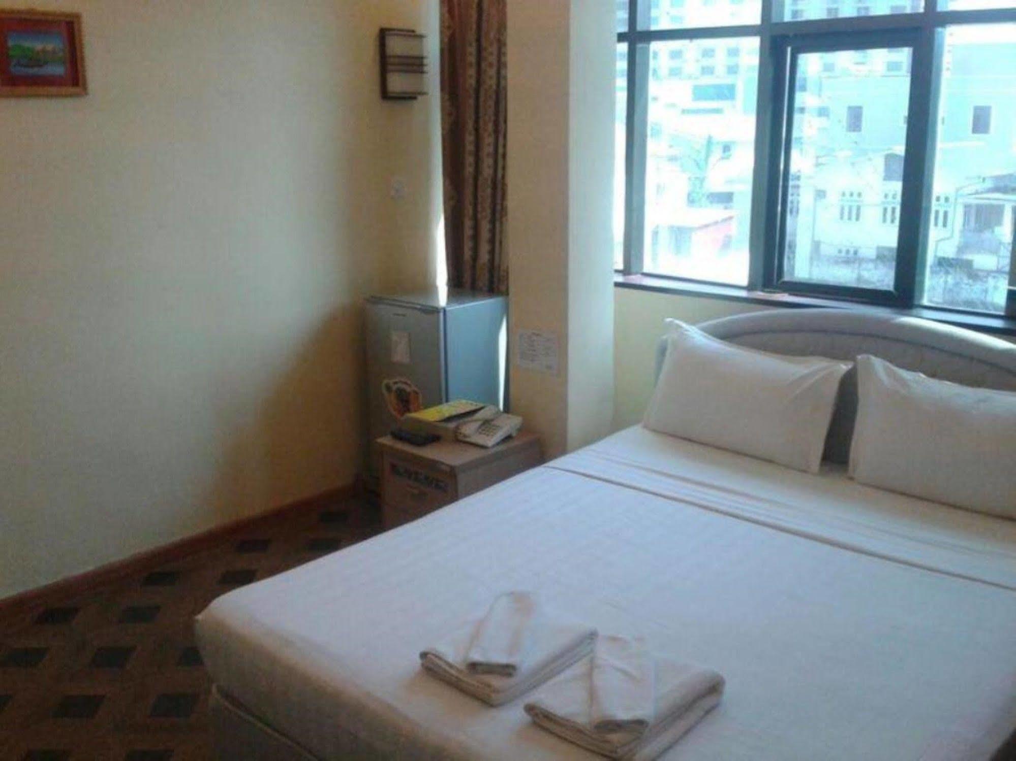 New Golden Forward Hotel Yangon Exterior foto