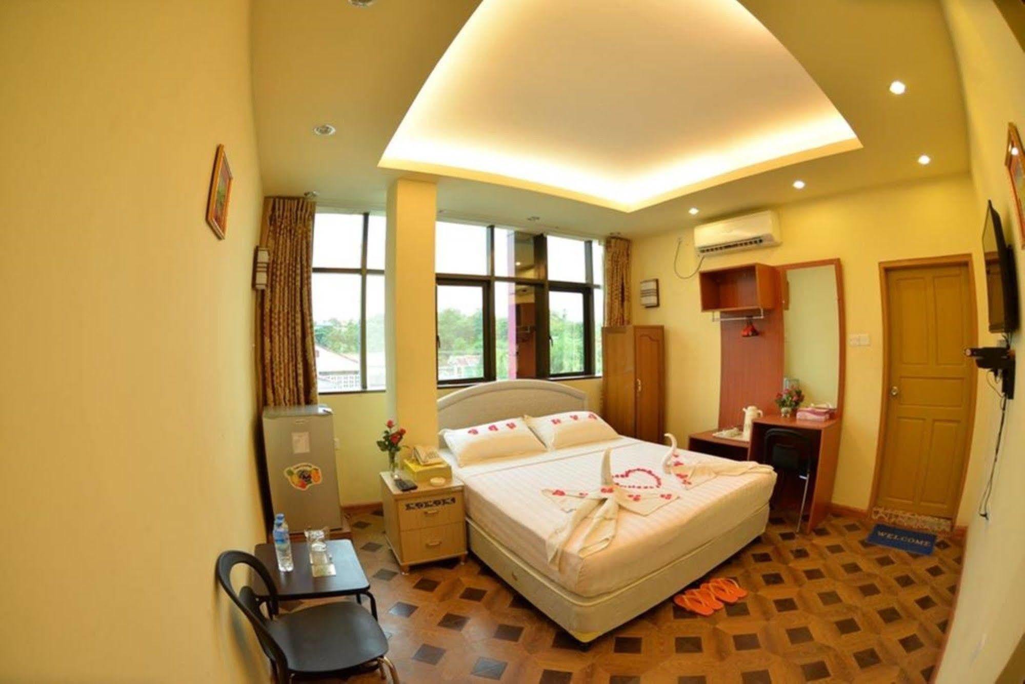 New Golden Forward Hotel Yangon Exterior foto